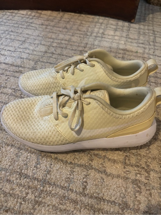 Nike Shoes - Nike Pale Yellow Mesh Casual GOLF Sneakers
